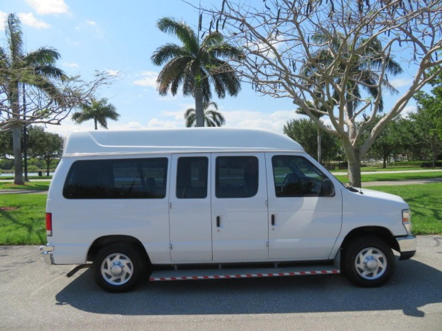 2014 White /Gray Ford E-Series Van (1FTNE1EW1ED) , Automatic transmission, located at 4301 Oak Circle #19, Boca Raton, FL, 33431, (954) 561-2499, 26.388472, -80.084045 - Photo#22